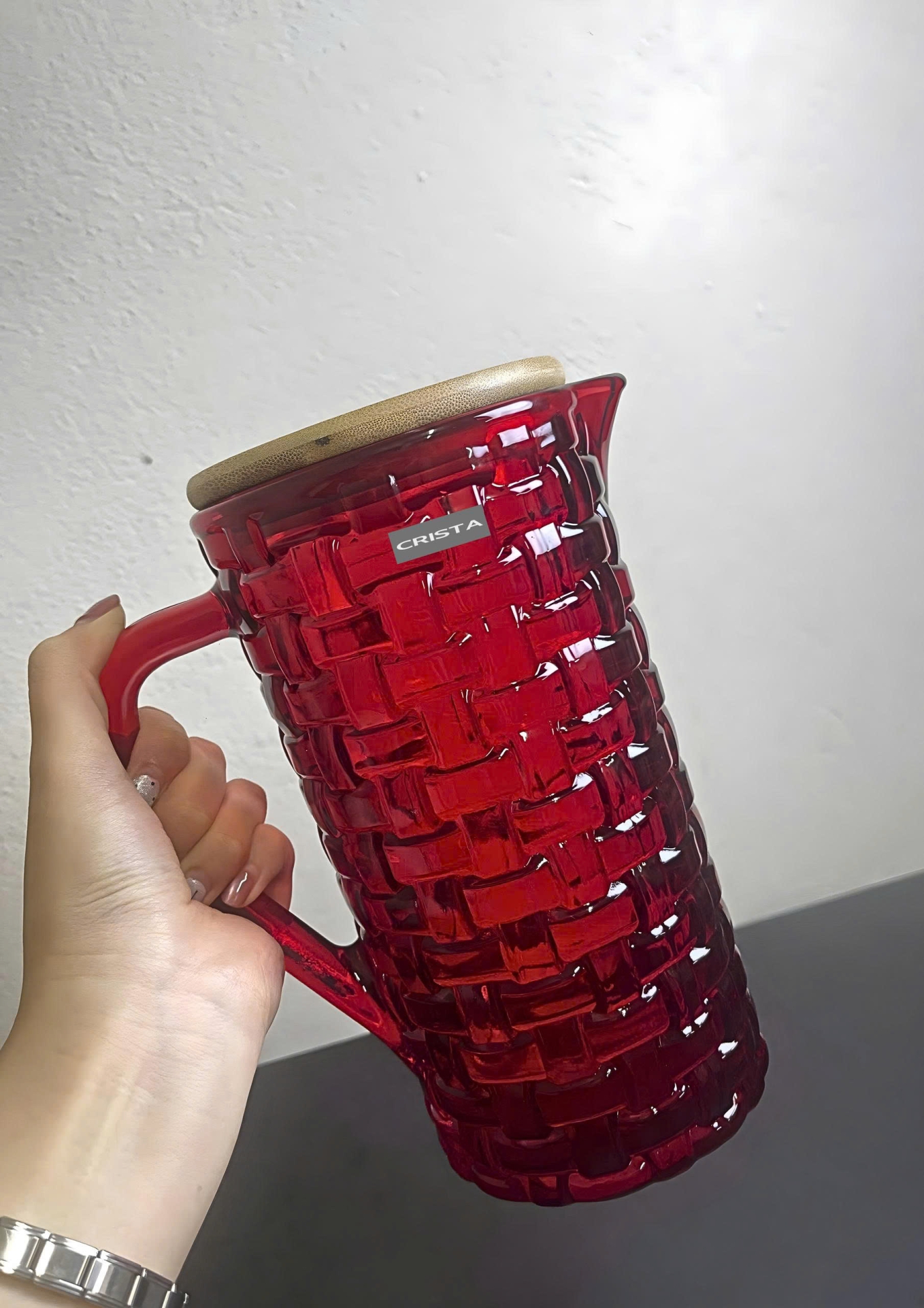 BÌNH THỦY TINH VÂN CARO NẮP TRE - MÀU ĐỎ