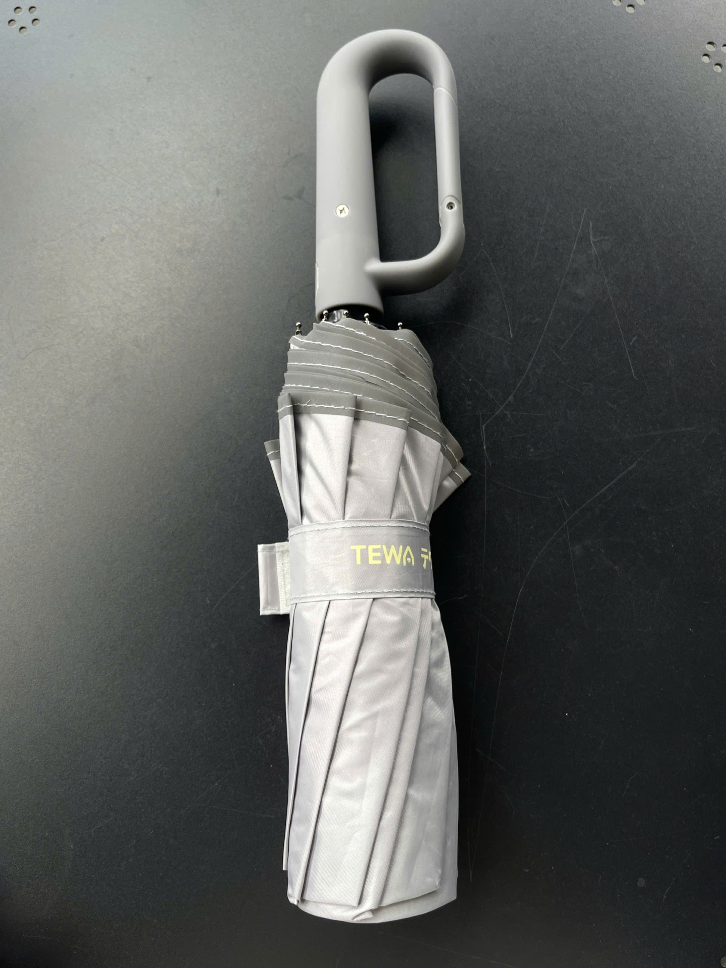 Ô màu trơn 10 nan kép chống UV có dải phản quang đi đêm (Màu kem)