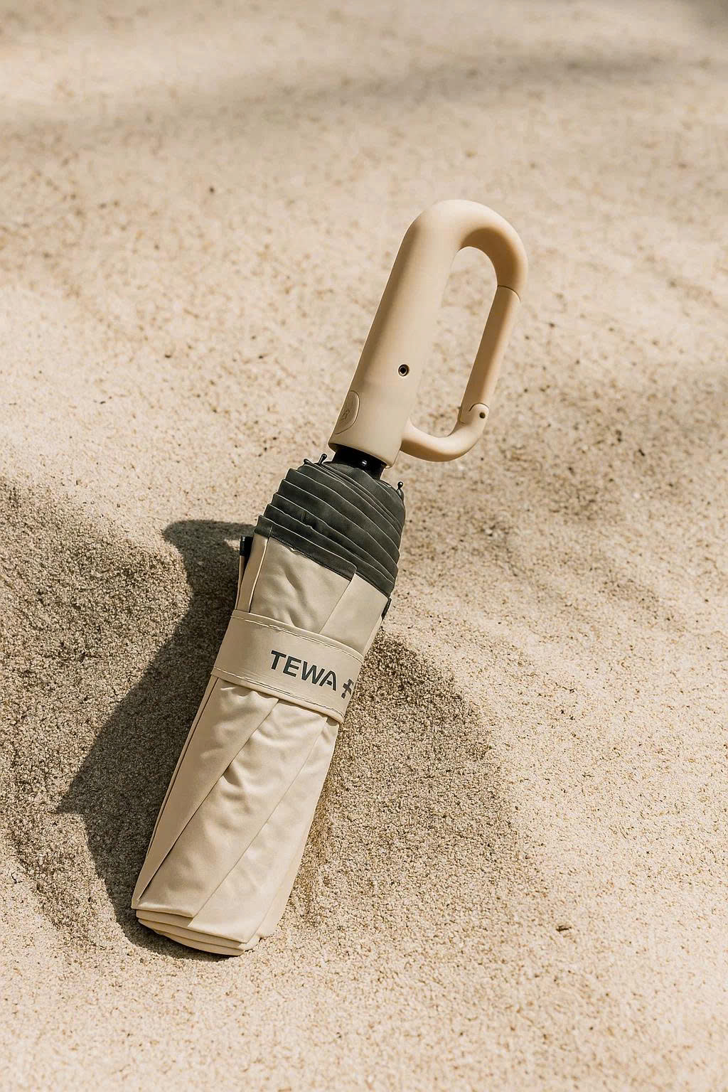 Ô màu trơn 10 nan kép chống UV có dải phản quang đi đêm (Màu kem)